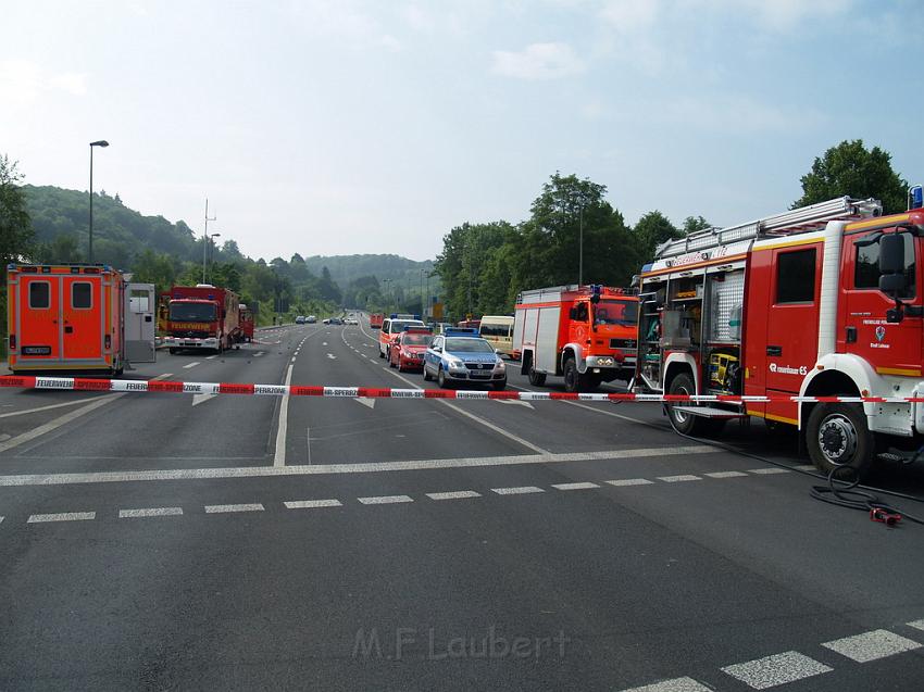 Schwerer Unfall mit Reisebus Lohmar Donrather Dreieck P311.JPG